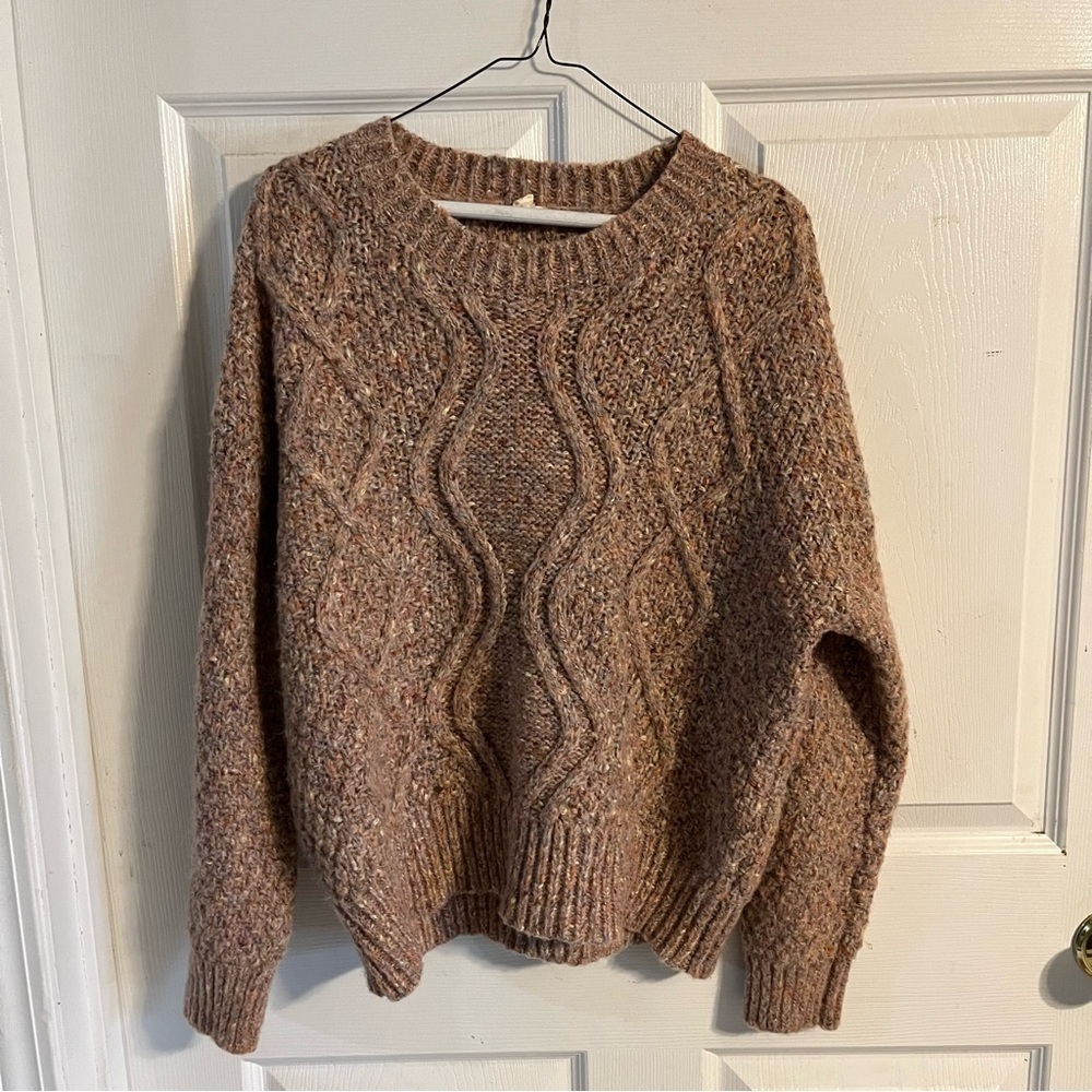 NWOT Eesome Beige Chunky Knit Sweater Size S/M